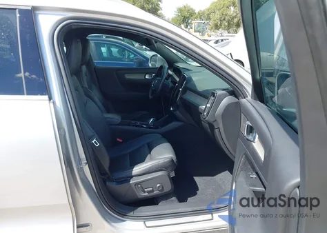 2019 Volvo Xc40 T5 Inscription z USA, uszkodzony, nr VIN YV4162UL8K2097844